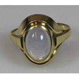 Ring, GG 333, 1 Mondstein-Cabochon, 2 g, RM 17 20.00 % buyer's premium on the hammer price 19.00 %