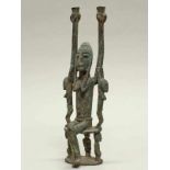 Figur, "Sitzende Frau, Arme hochhaltend", Dogon, Mali, Afrika, Bronze/verlorene Form, 25.5 cm hoch