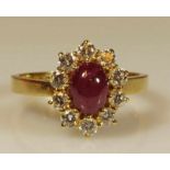 Ring, GG 750, 1 Rubin-Cabochon, 10 Diamanten zus. ca. 0.50 ct., 5 g, RM 18 20.00 % buyer's premium