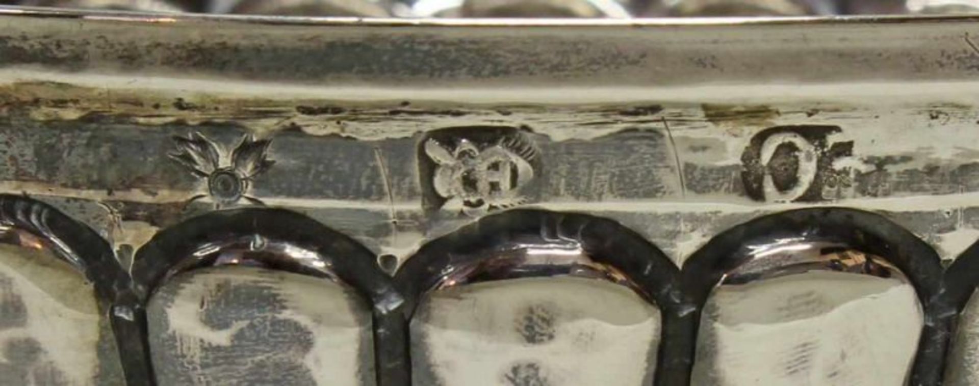 Branntweinschale, Silber, Stadtmarke Zwolle, Beschaumarke Kopf, passig-oval, Rankendekor, zwei - Bild 3 aus 6