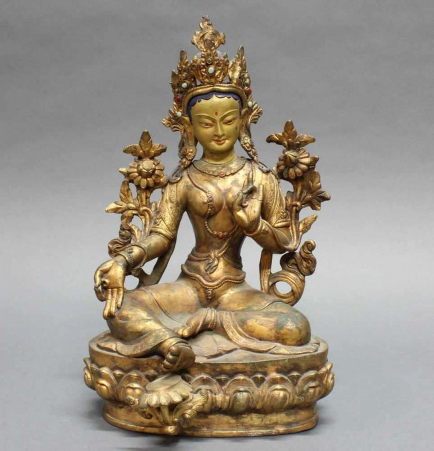 Skulptur, "Syama-Tara", Tibet, 20. Jh., Bronze, vergoldet, auf einem Lotussockel sitzend, die rechte