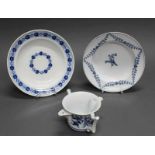 Suppenteller und Teller, Meissen, Schwertermarke, 1774-1817, Blaudekore mit Festons bzw. mit