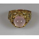 Ring, GG 585, 1 Rosenquarz-Cabochon, 6 g, RM 20.5 20.00 % buyer's premium on the hammer price 19.