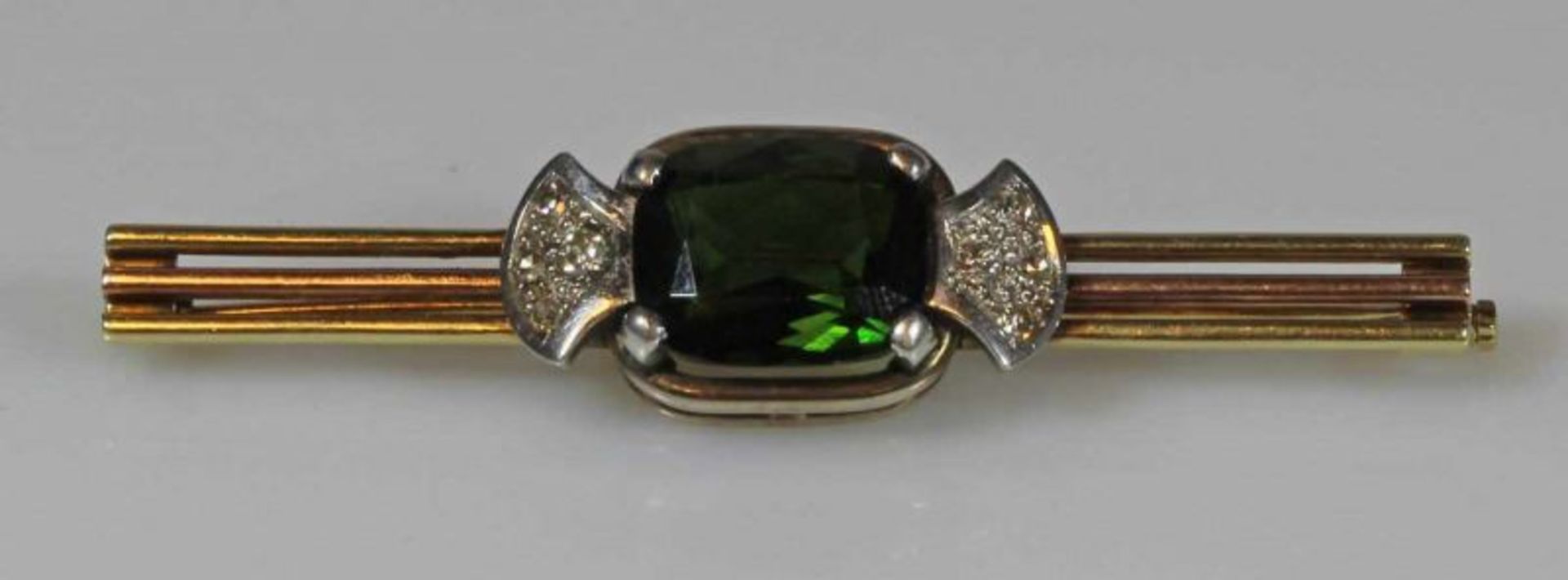 Nadel, Art Deco, um 1930, WG/RG/GG 585, 1 facettierter grüner Turmalin, kleiner Diamantbesatz, 10