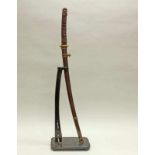 Katana, Japan, 19. Jh., mit brauner Metallscheide, Messingbeschläge, 102 cm hoch, starke Alters- und