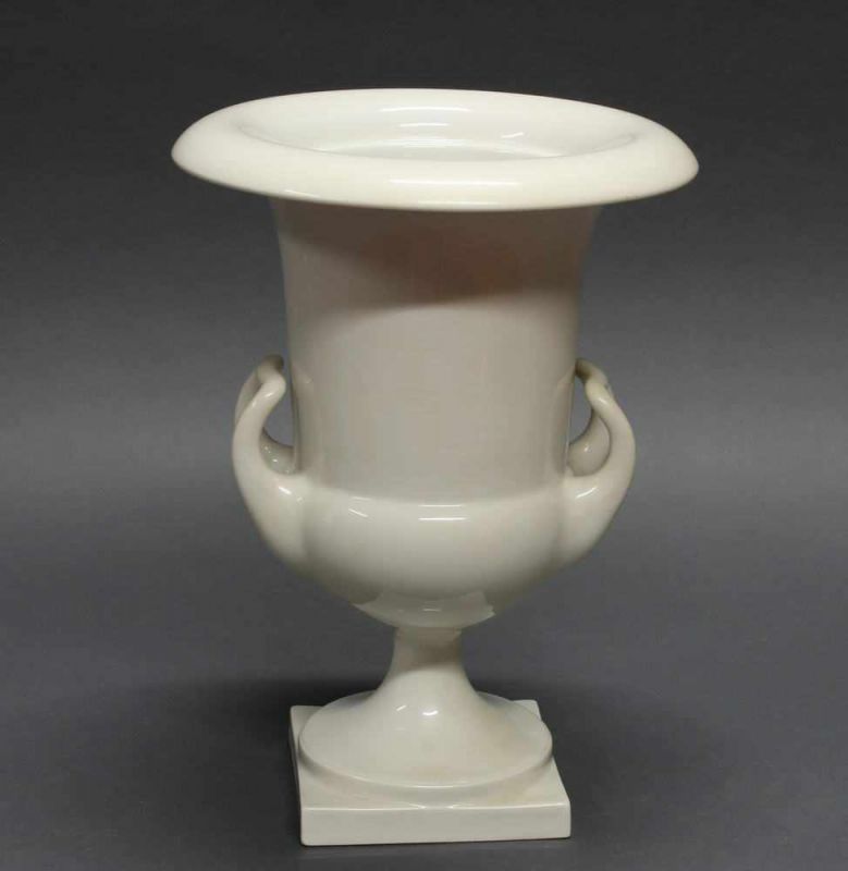 Redensche Kratervase, KPM Berlin, Weißporzellan, 31 cm hoch 20.00 % buyer's premium on the hammer