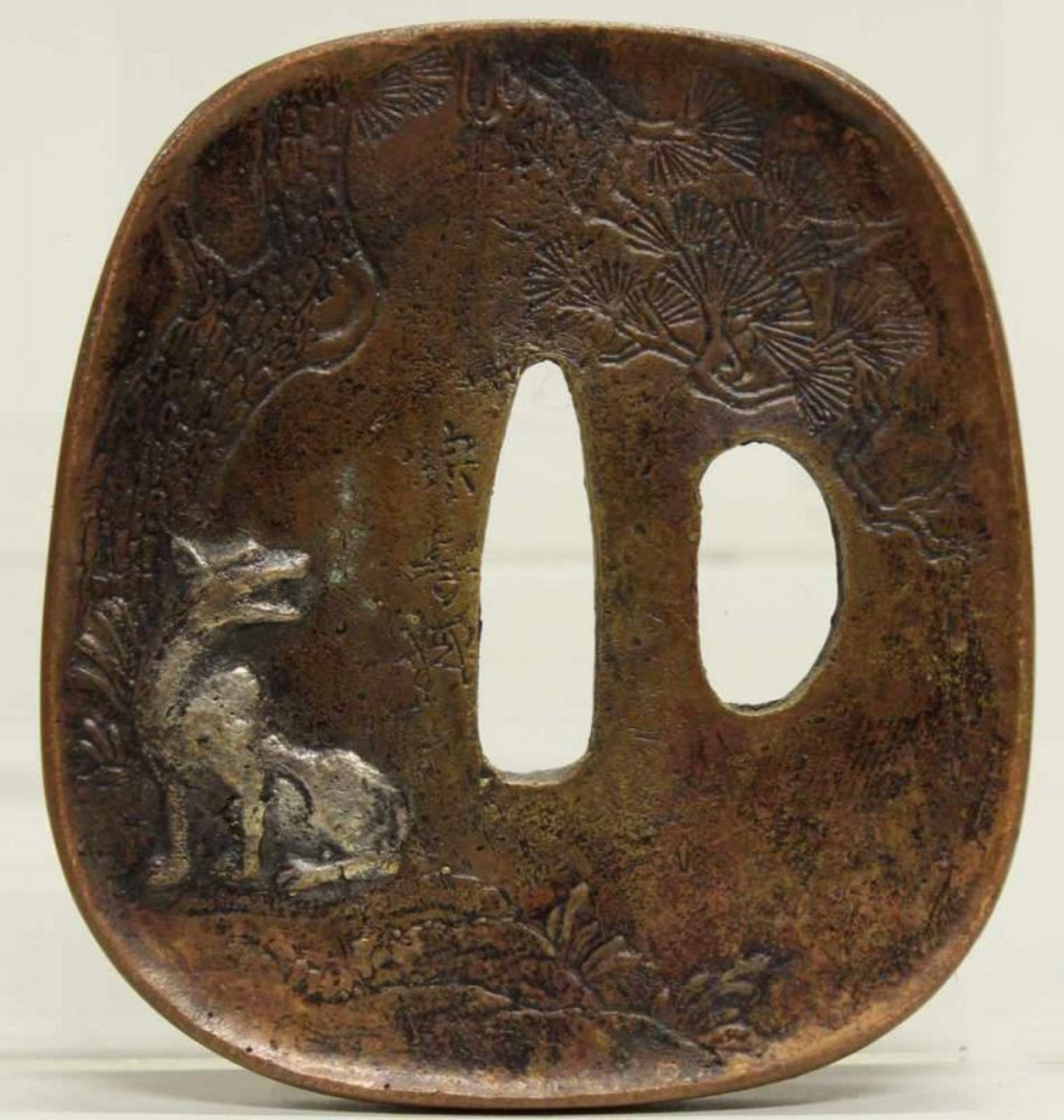 Konvolut von 6 Tsuba, 2 Menuki, Fuchi-Kashira, Japan, 19./20. Jh., Bronze, verschiedene Formen und - Bild 6 aus 13