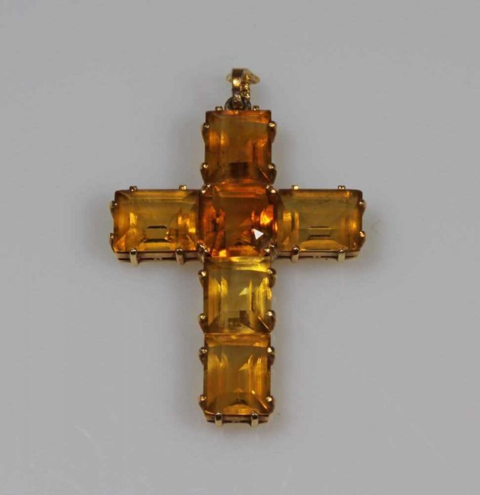 Anhänger, "Kreuz", England, um 1900, GG 15 ct., 6 facettierte Citrine, 8 g 20.00 % buyer's premium