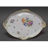 Tablett, Meissen, Schwertermarke, 1850-1924, 1. Wahl, Blumen und Insekten, bunt, Goldrand, oval,