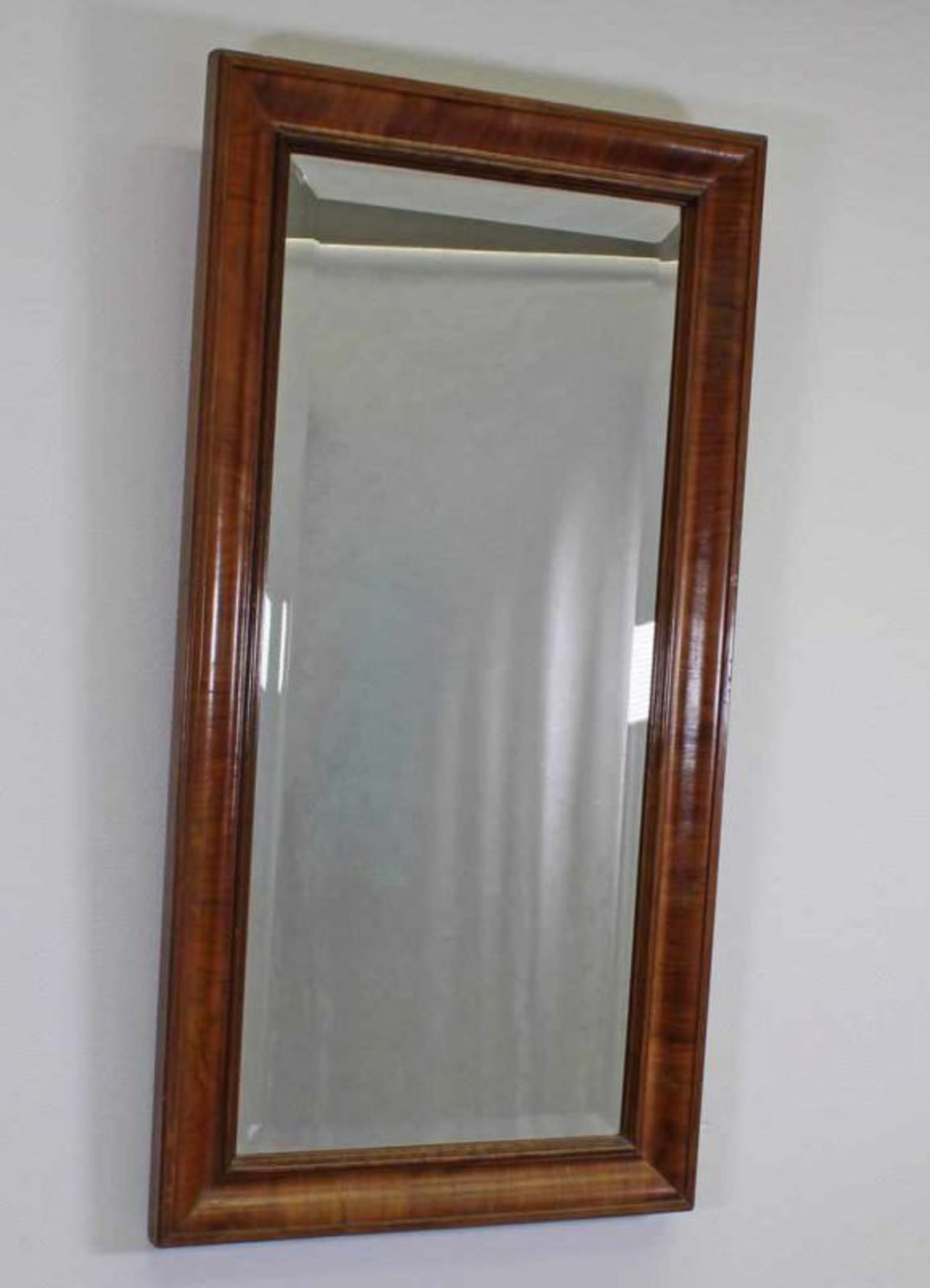 Wandspiegel, Nussholz, Spiegelglas mit Facettschliff, 109 x 56 cm 20.00 % buyer's premium on the