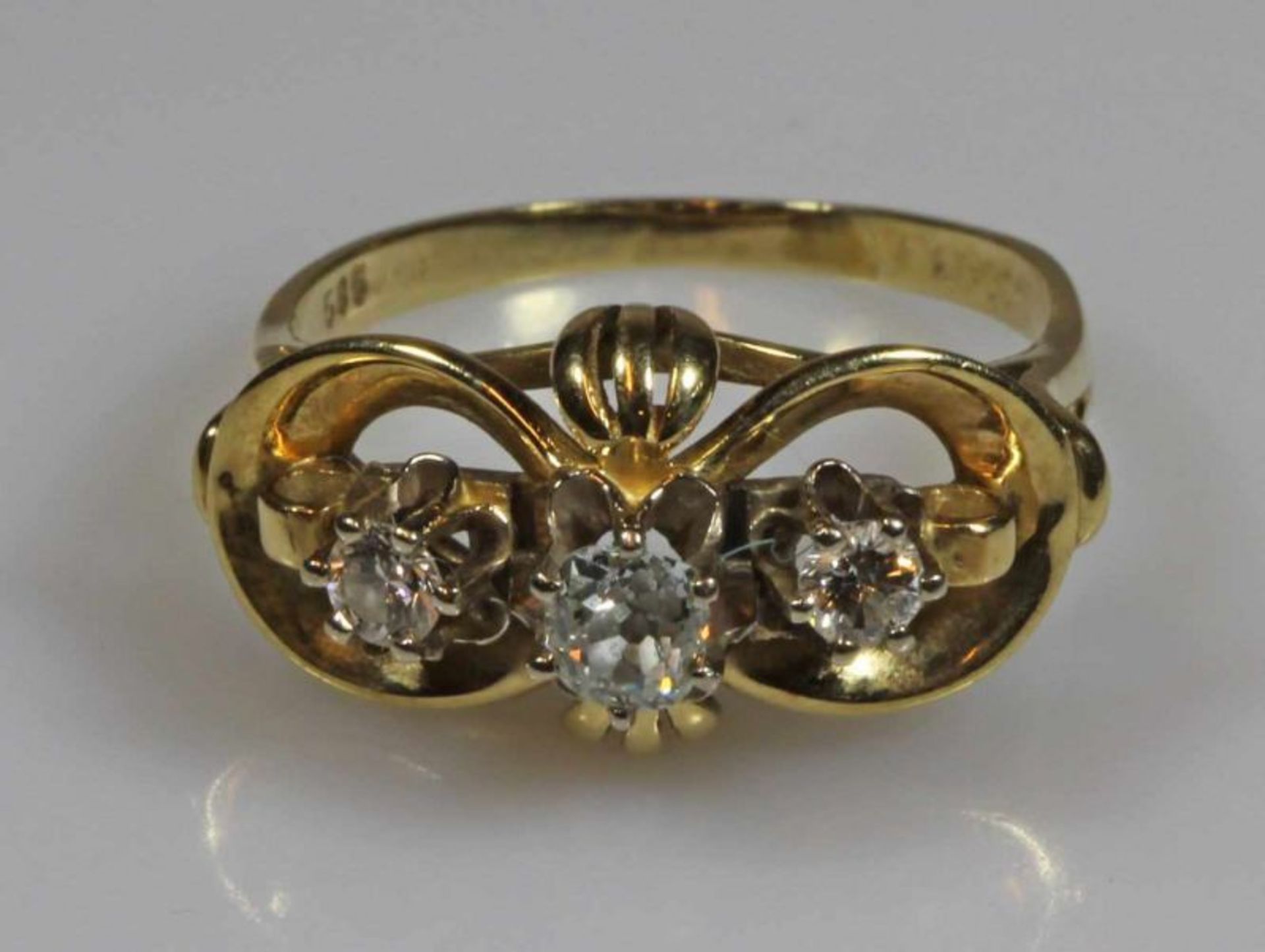 Ring, GG 585, 3 Diamanten, 4 g, RM 18 20.00 % buyer's premium on the hammer price 19.00 % VAT on