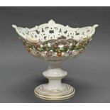 Tafelaufsatz, Meissen, Schwertermarke, 1850-1924, 2. Wahl, oval, durchbrochener Aufsatz mit