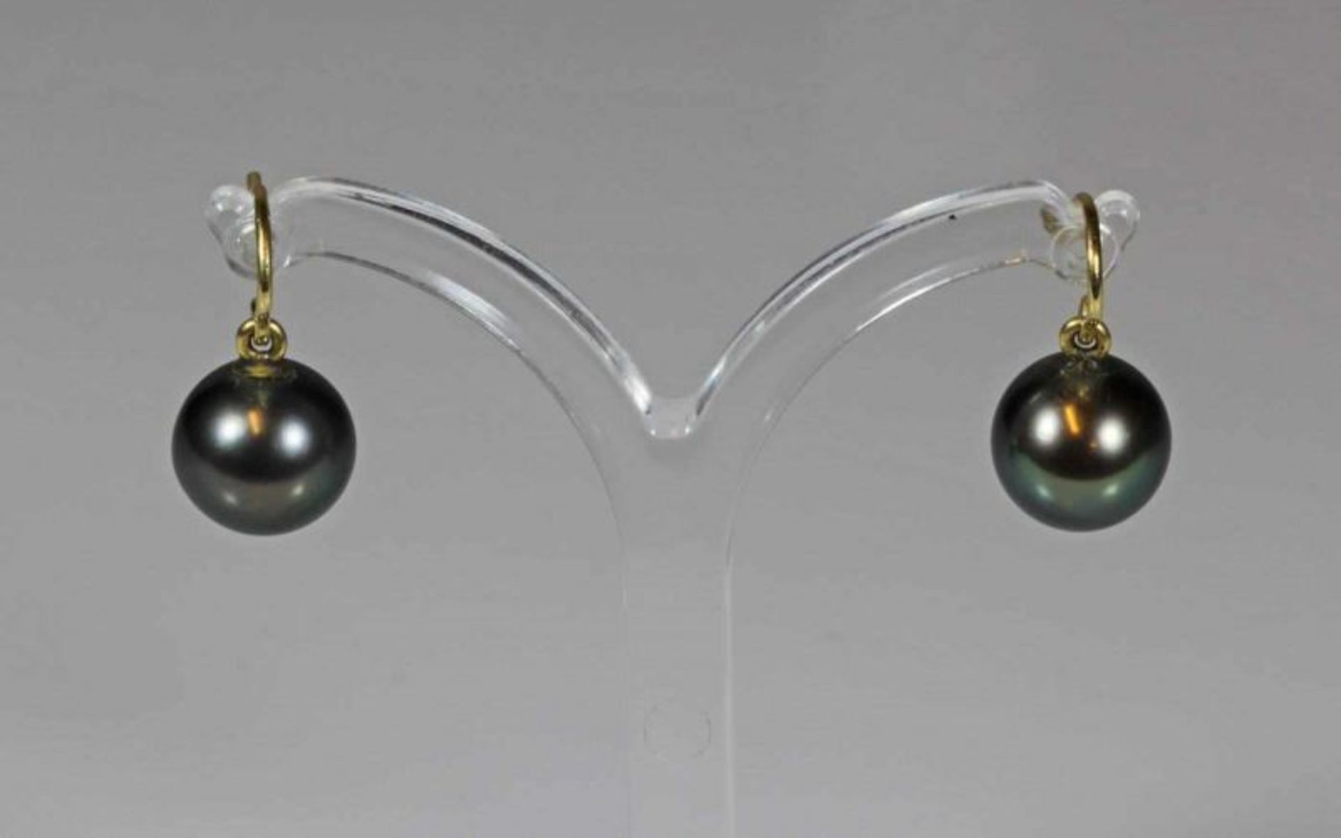 Paar Ohrgehänge, Atelierarbeit Goldschmiede Georg Weber, Bonn, GG 750, 2 Südsee-Tahiti-Perlen, 4 g