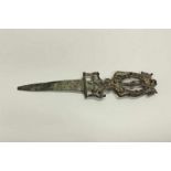 Messer/Griff, Pferde- und Menschendarstellungen, Mali, Afrika, Bronze, 29 cm lang 20.00 % buyer's