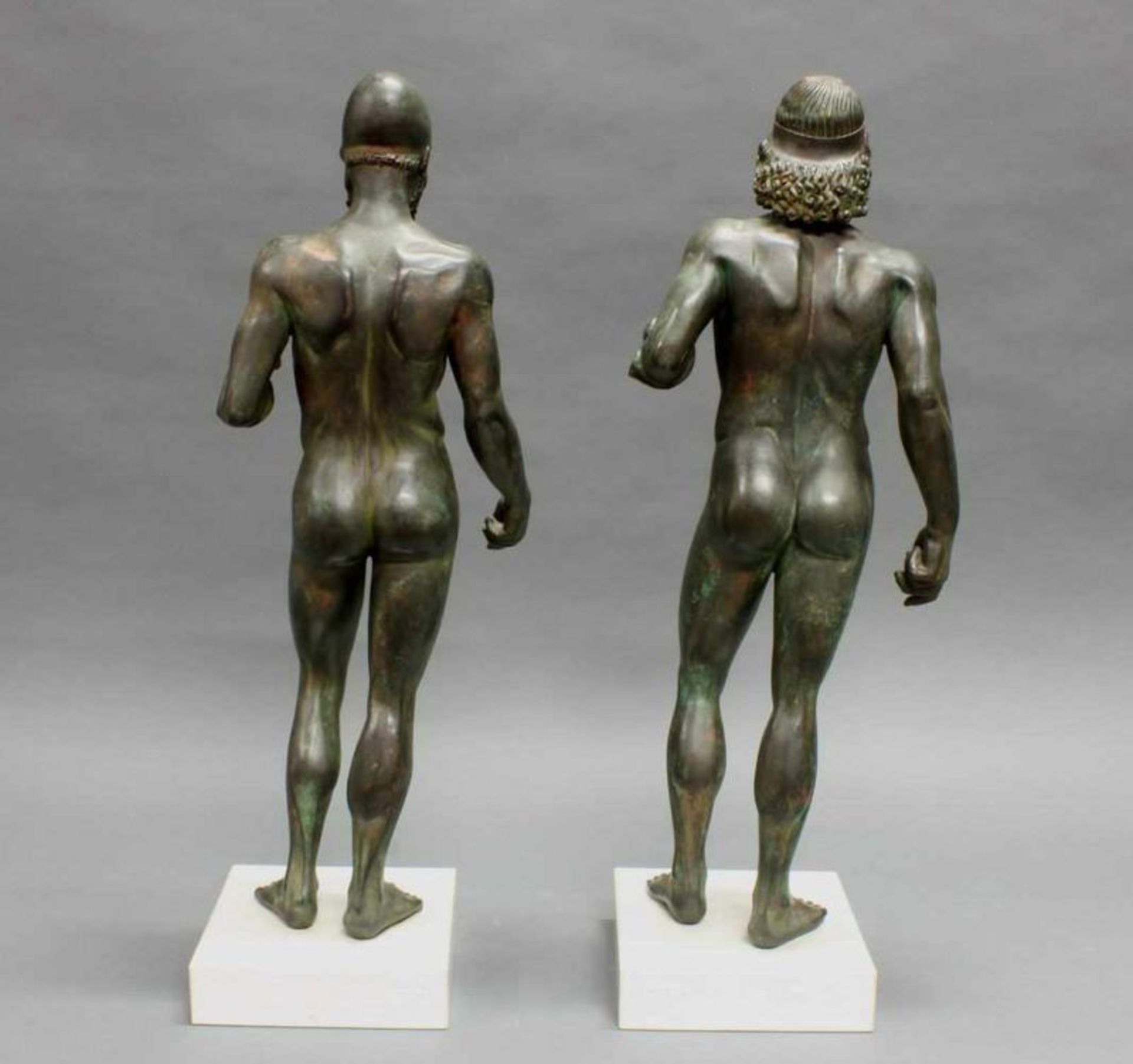 Paar Museumsrepliken, patiniert, nach den "Bronzestatuen von Riace", jeweils bezeichnet DMG, auf - Bild 4 aus 4
