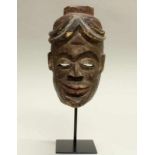 Maske, Ibo, Nigeria, Afrika, authentisch, Holz mit Resten polychromer Bemalung, 25 cm hoch,