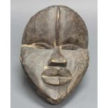 Maske, Deangle, Dan, Elfenbeinküste, Afrika, Holz, schwarz gefärbt, 27 cm hoch. Provenienz: Kölner