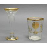 Schützenbecher und Vase, 18./19. Jh., farbloses Glas, Golddekor, Becher mit Jahreszahl 1783,