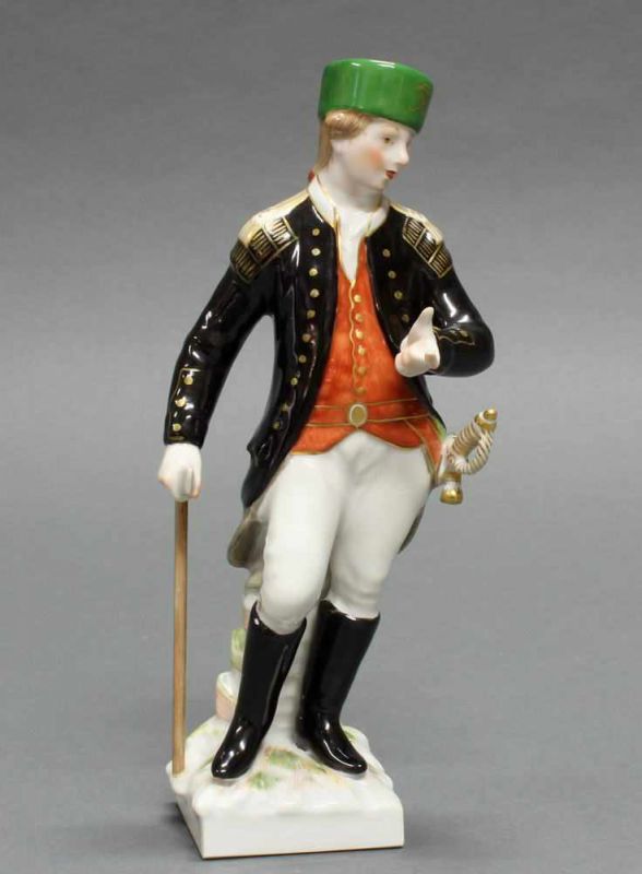 Porzellanfigur, "Preußischer Bergmann", KPM Berlin, polychrom und goldstaffiert, 17 cm hoch 20.