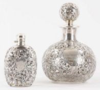 Karaffe u. Flachmann Glas/Silber, U.S.A., um 1900 Variier. Formen. Rocaille-gerahmte Reserven,