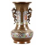 Drachenhenkel-Vase Messing, China, 20.Jh. Tiefgebauchte Wandung m. Ornamentfriesen u. - Reserven