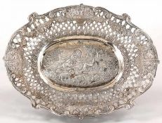 Kl. Durchbruchschale 800er Silber, Deutschland, um 1900 Ovale Form. Im Spiegel reliefplastische