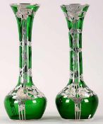Paar Jugendstil-Vasen Grünglas/999er Silber, Alvin Mfg. Co., Rhode Island, um 1900 Keulenform. Ovale