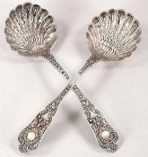 2 Streulöffel 950er Silber, Francois Pamphil Jozan u.a., Paris, um 1820 Muschelförmige,