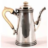 Kl. Kaffeekanne Sterling Silber, London, 1925/26 Sog. "Bachelor Coffee Pot". Auf profiliertem