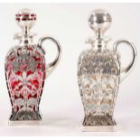 2 Jugendstil-Karaffen Glas/Silber, U.S.A., um 1900 Quadratische, hochgebauchte Wandung.