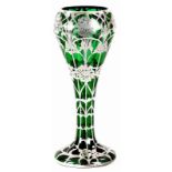 Gr. Jugendstil-Vase Grünglas/999er Silber, Matthews Co., um 1910 Auf breitem Fuß die keulenförmige