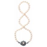 Perlenkette 750/-WG, 2.H.20.Jh. 55 cremefarbene Zuchtperlen m. Wachstumsmerkmalen, Dm: ca. 6,9 mm,