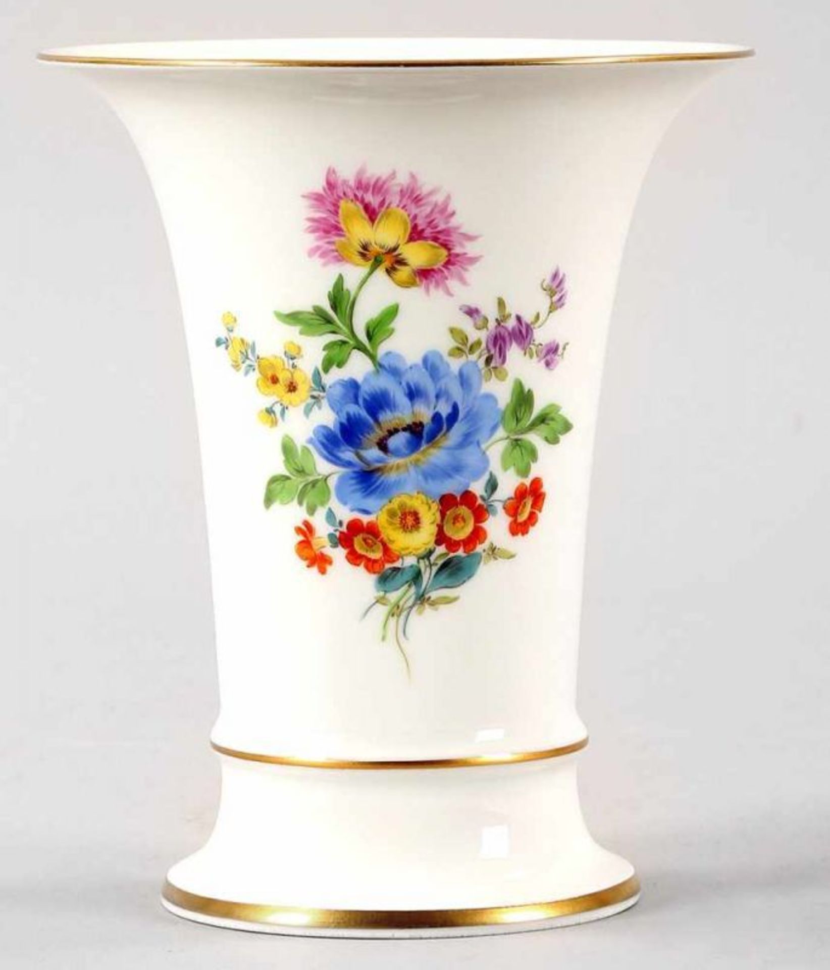 Kl. Vase Porzellan, Meissen, 20.Jh. Krater-Form. Auf der Wandung polychrome Bouquet- u. Blumen-