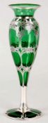 Kl. Jugendstil-Vase Grünglas/999er Silber, U.S.A., um 1900 Auf rundem Standfuß die keulenförmige