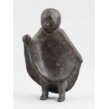 Lüdicke, Marianne (Frankfurt am Main 1919 - 2012 in Marquartstein) Figur "Kind mit Cape", Bronze
