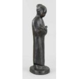 Homilius, Helene (Halle / Westfalen 1910 - 2006 Bielefeld) Große Figur "Mädchen mit Vogel", Bronze