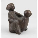 Lüdicke, Marianne (Frankfurt am Main 1919 - 2012 in Marquartstein) Figur "Kinderspaß", Bronze