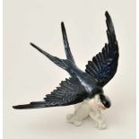 Porzellanfigur, "Schwalbe im Flug", gemarkt ENS, Länge 12 cm, Höhe 15 cm