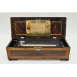 Walzenspieldose, Schweiz, um 1865, 8 Lieder, Zungenkamm mit 93 Tonzungen (2 fehlen), funktionsfähig,