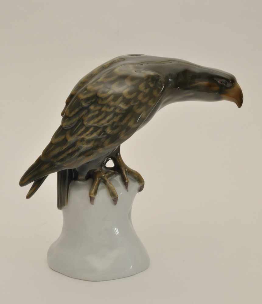 Porzellanfigur, "Adler", Thüringen, um 1920, im Boden gemarkt, Höhe 22,0 cm, kleiner Chip - Image 2 of 2