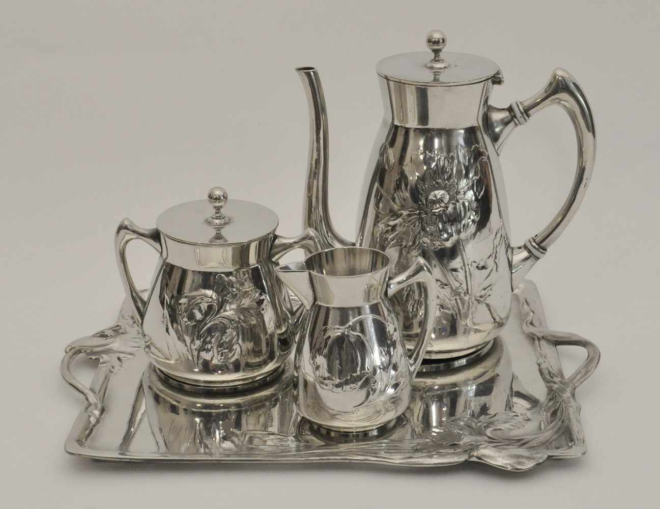 Mocca/Sahne/Zucker - Set, Kayserzinn, um 1905, versilbert, 4 Teile, alle Teile im Boden gemarkt,