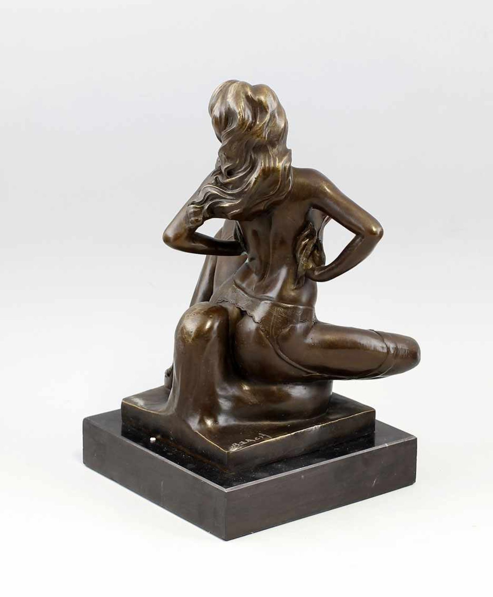 Zach, B., Frauenakt in erotischer Pose . Bronze, signiert "B.Zach", 21.Jh., detailgetreue Ausformung - Bild 3 aus 4