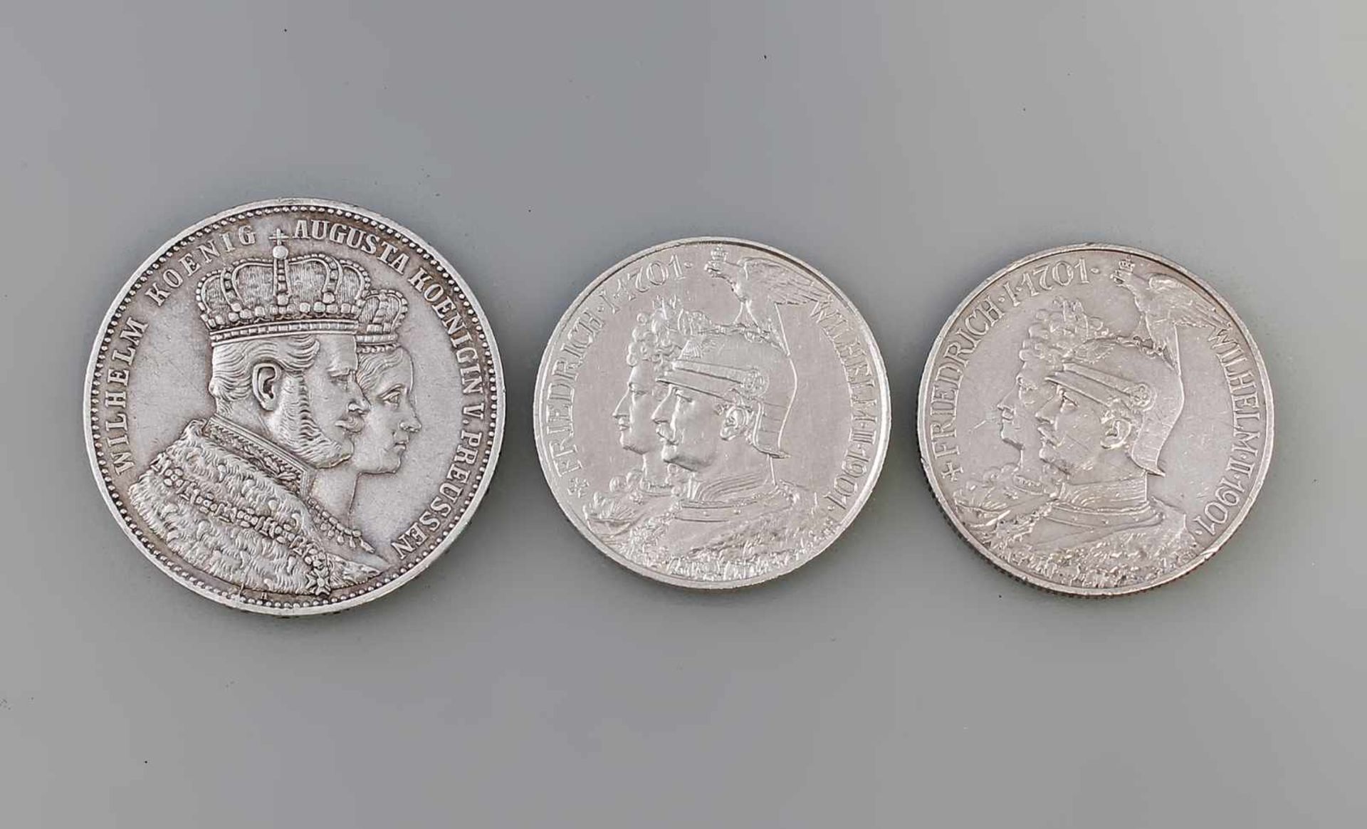 3 Silbermünzen Deutsches Reich 1861/1901 dabei Kroenungsthaler 1861 (900er Silber, 18,5 g) und 2 x 2