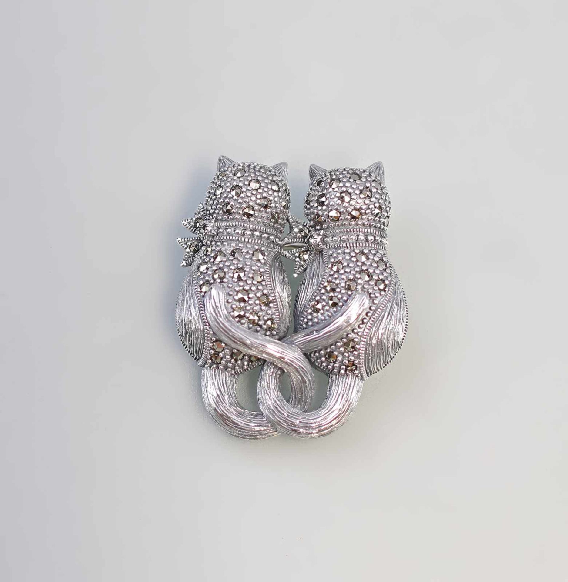 Markasit-Brosche "Verliebte Katzen" 925er Silber, in Gestalt zweier halbplastischer Katzen in