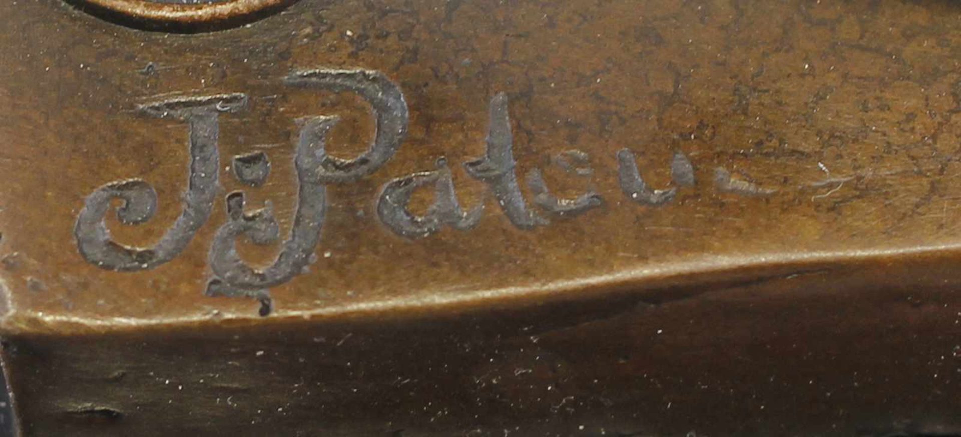 Patoue, J., Bronze Männer-Akt Bronze, brüniert, 21.Jh. Entwurf J.Patoue, signiert, detailgetreue - Bild 5 aus 5