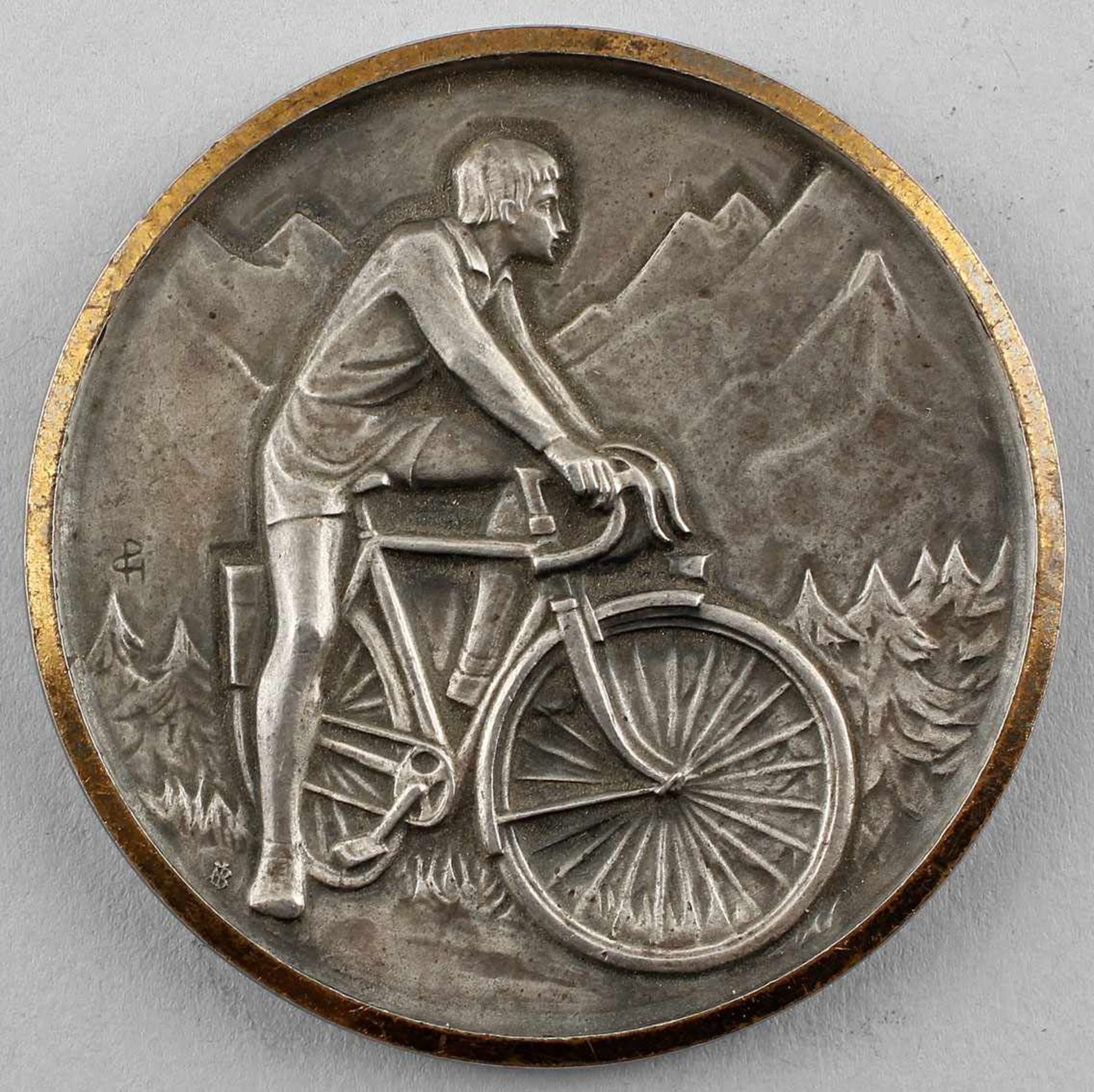 Medaille Radfahrer : silberfarb. mit goldfarb. Rand, signiert PH, auf Rand geprägt "J. Balme", Vs