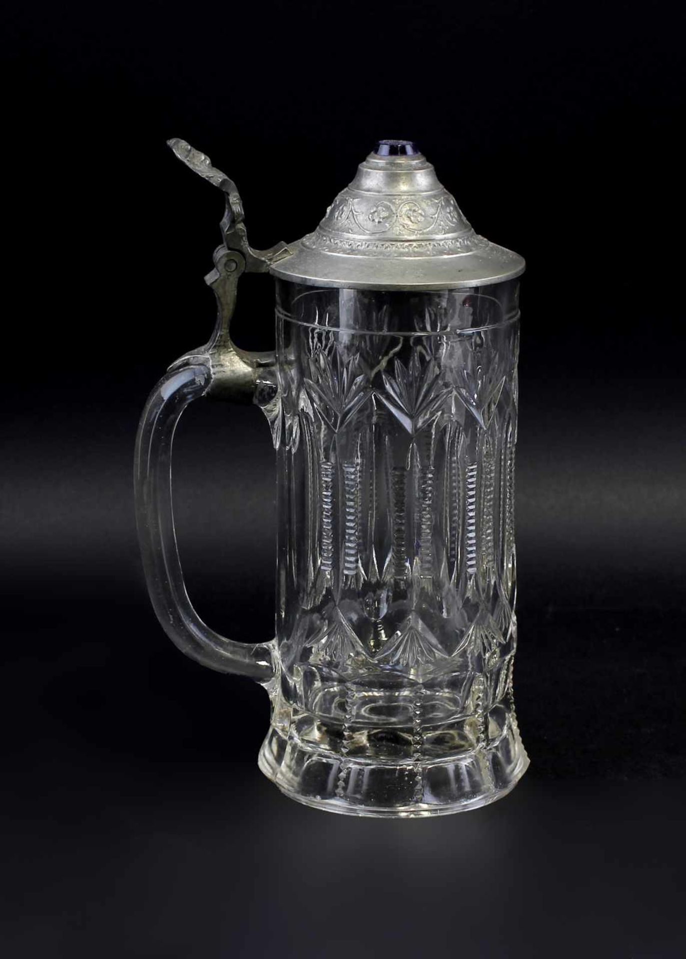 Glas-Bierkrug. um 1890/1900, farbloses formgepresstes Klarglas, einmal formgeblasen mit Stern- und