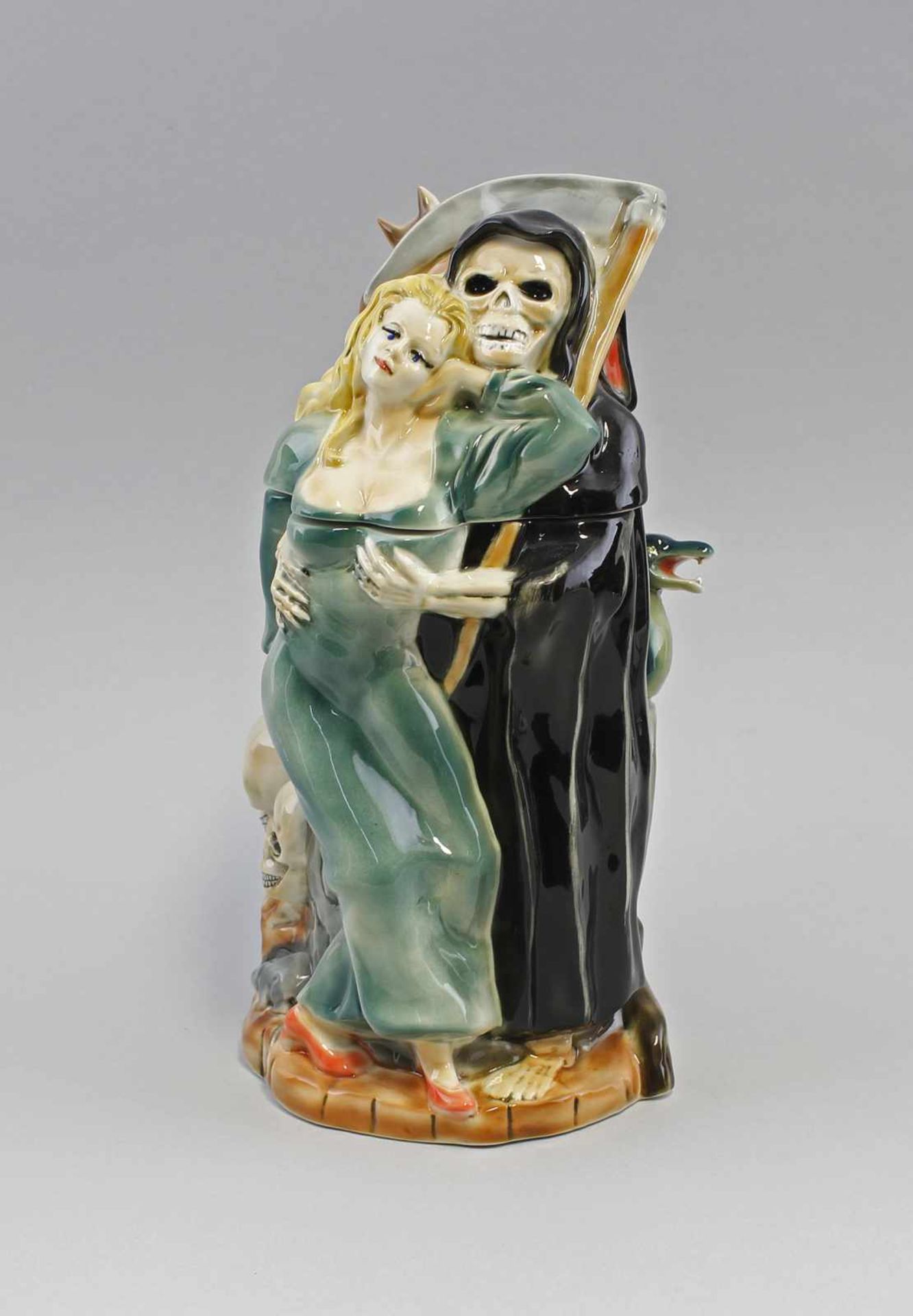 Figürlicher Porzellan-Bierkrug Tod mit Frau./255 H 29 cm