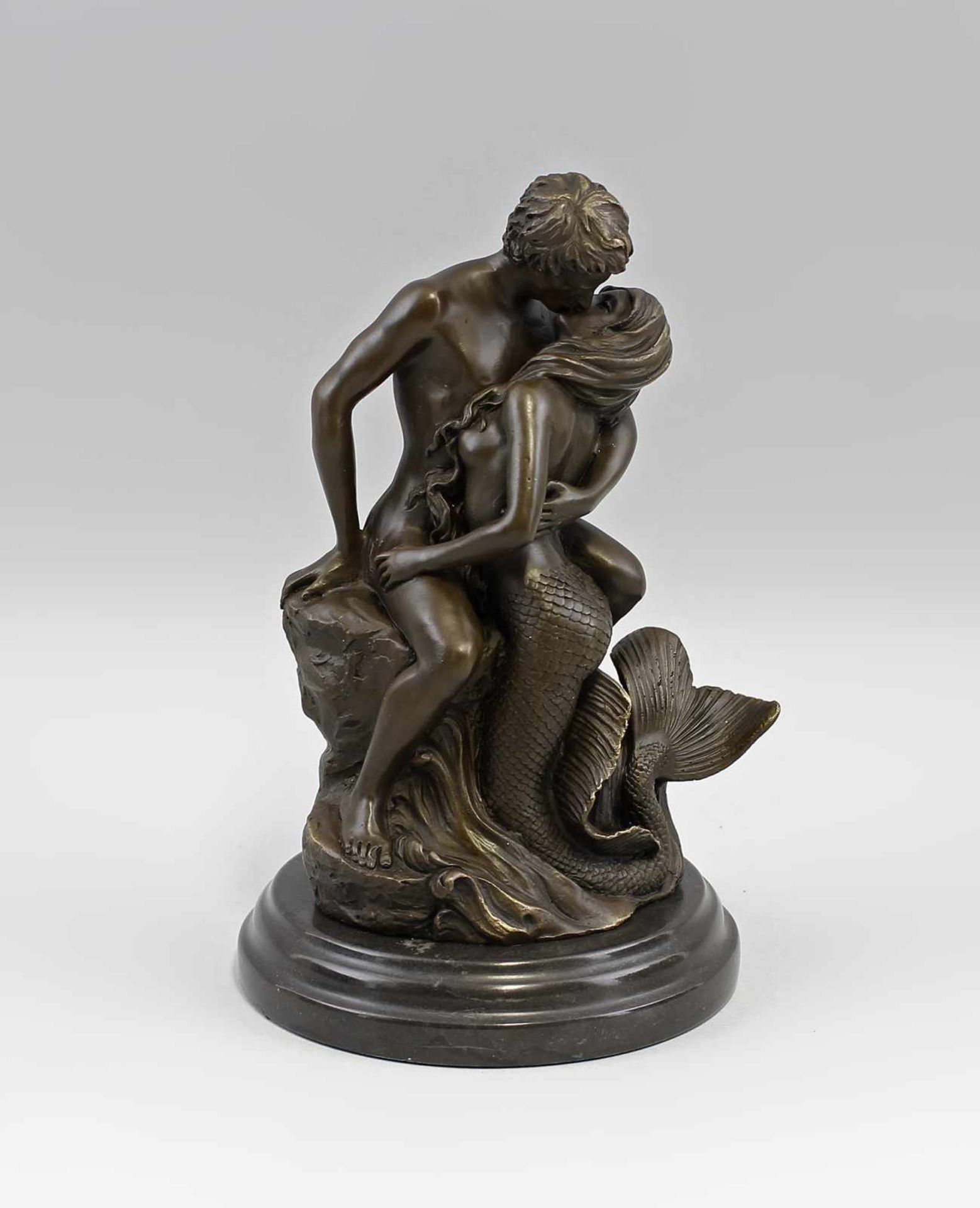 Aldo Vitaleh, Bronze Küssende Mann und Meerjungfrau. Bronze, brüniert, sign. "Aldo Vitaleh",