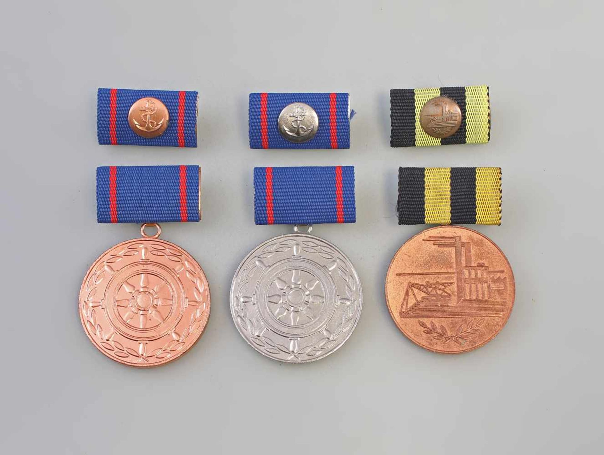3 DDR-Medaillen dabei Medaille für Verdienste in der Kohleindustrie der DDR (in Bronze), 2 x